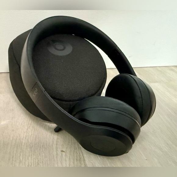 Beats by Dre Studio 3 Wireless Bluetooth Over-Ear Headphones black - Picture 2 of 4